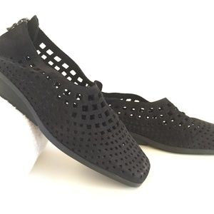 New Arche Perforated Suede semi-flats